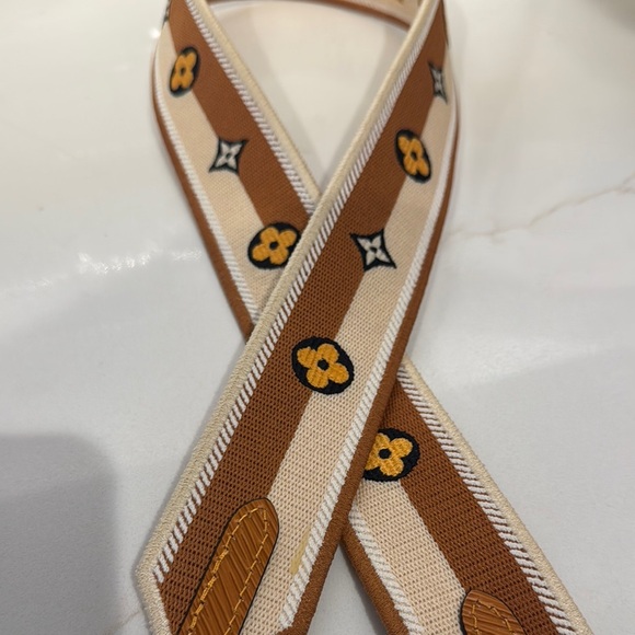 Louis Vuitton Beige and Brown Monogram Strap - Picture 5 of 7